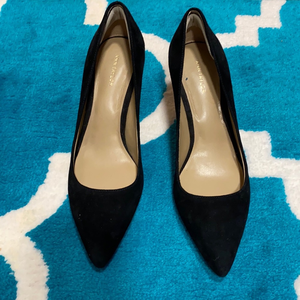 Low heel pumps